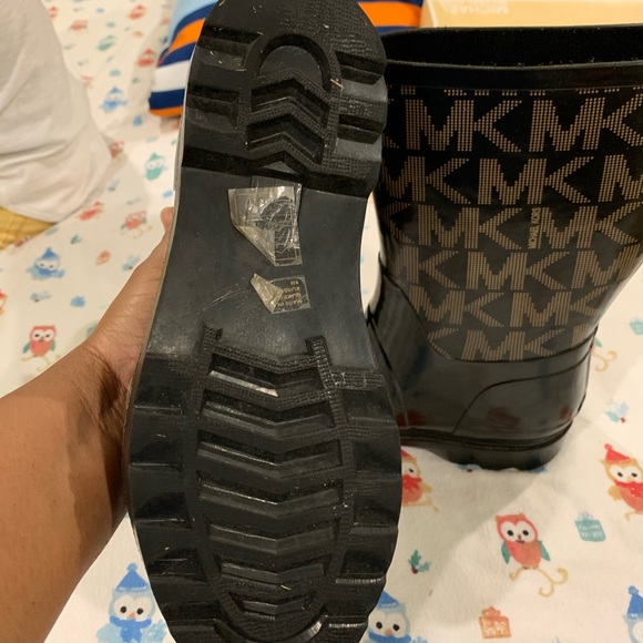 Michael Kors Rain Boots with Box - Picture 2 of 4